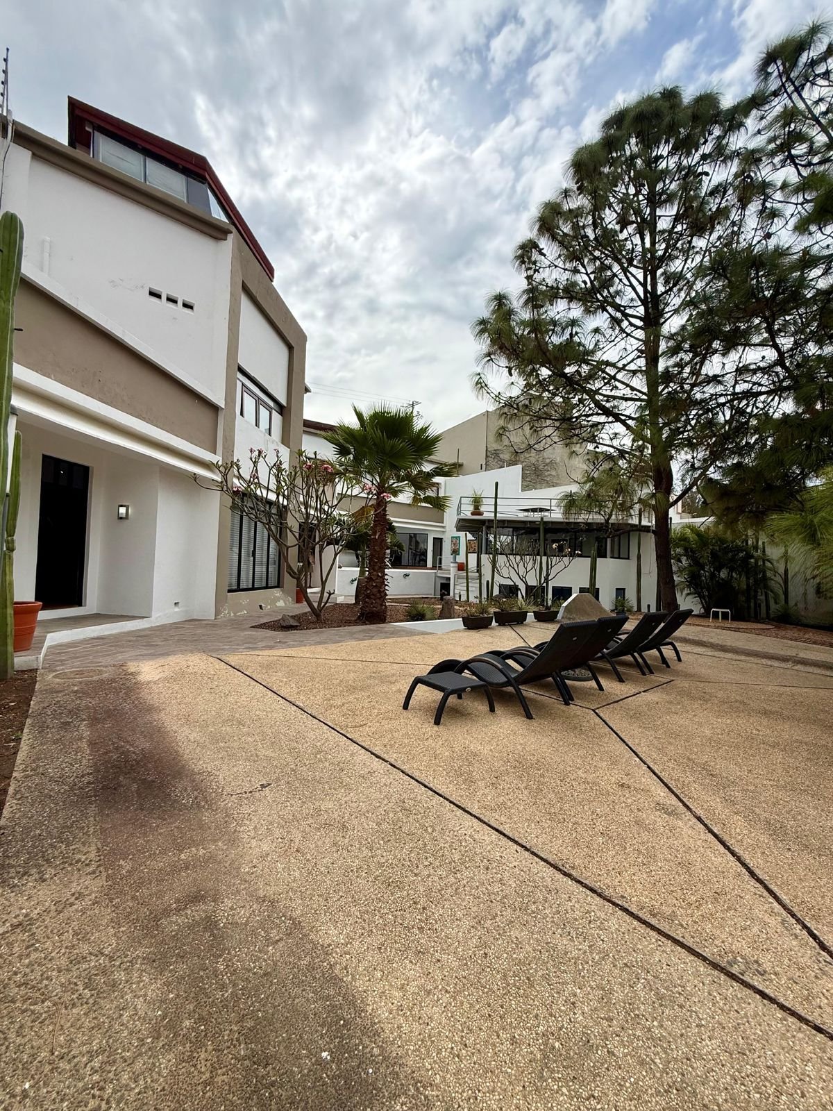 RESIDENCE IN PUENTE DE PIEDRA