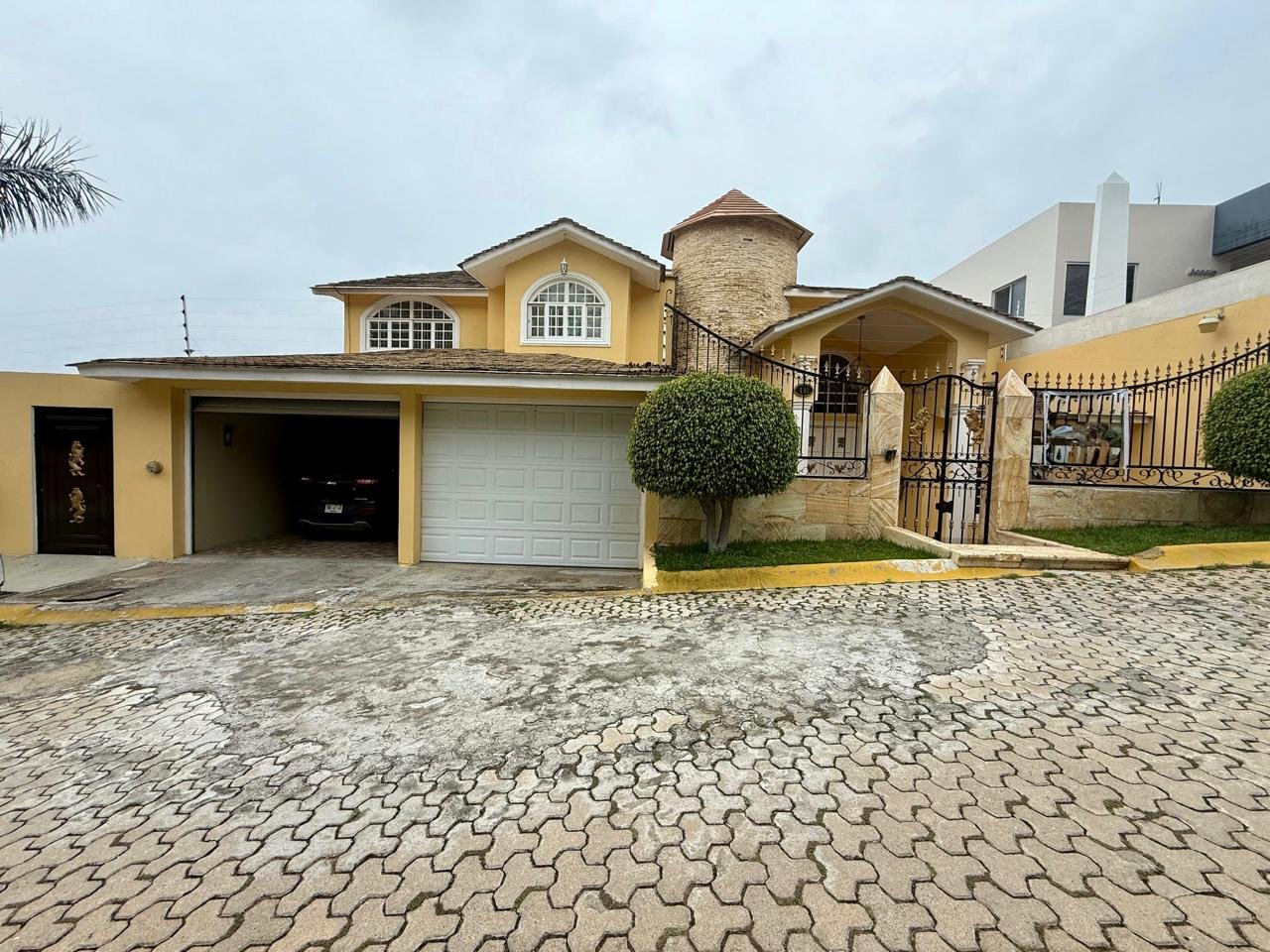 UNFURNISHED HOUSE FOR RENT IN A PRIVATE GATED COMMUNITY