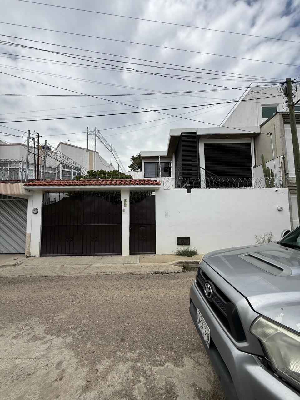 OPPORTUNITY: HOUSE FOR SALE
